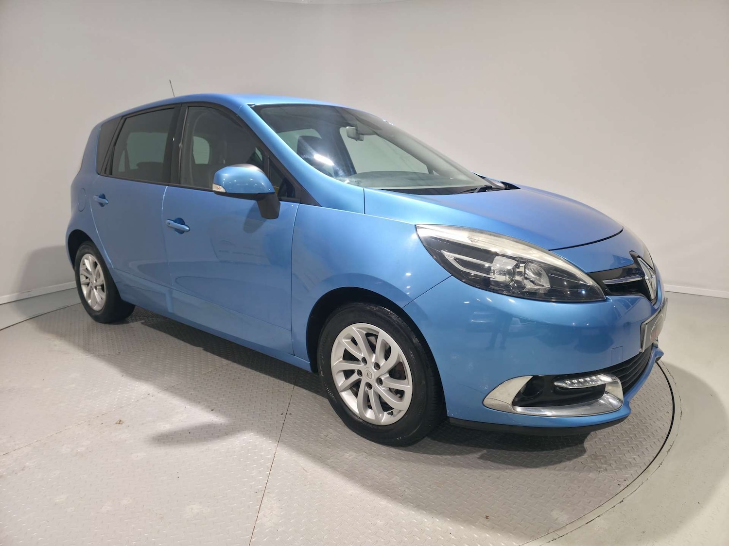 Used Renault Scenic 2014 for sale - 77061636: Photo 2