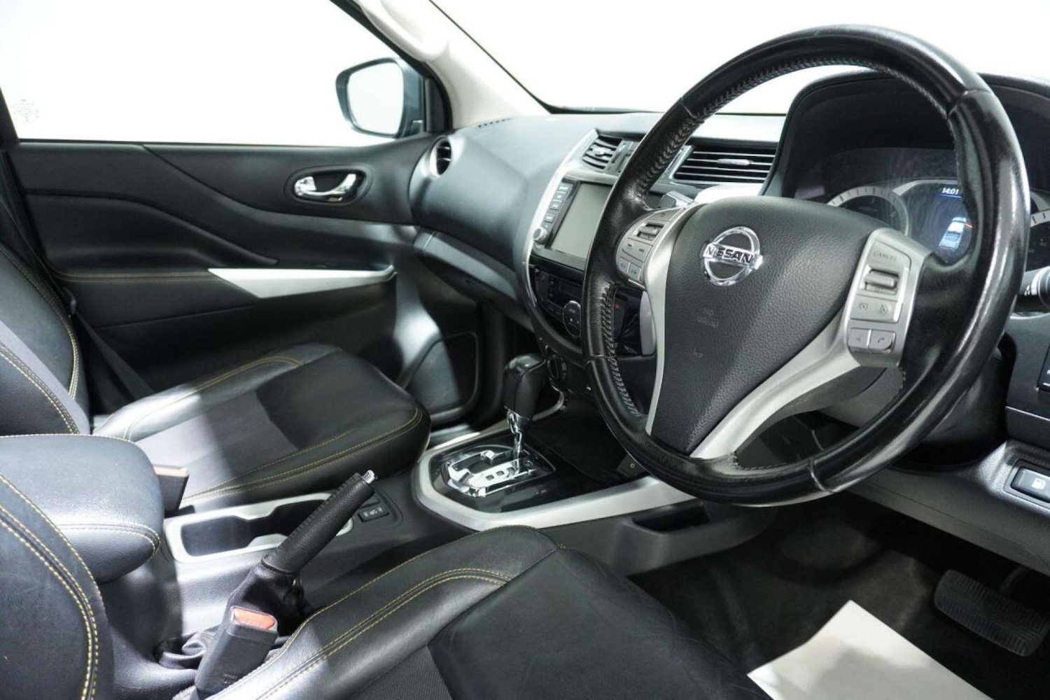 Used Nissan Navara 2020 for sale - 77101104: Photo 11