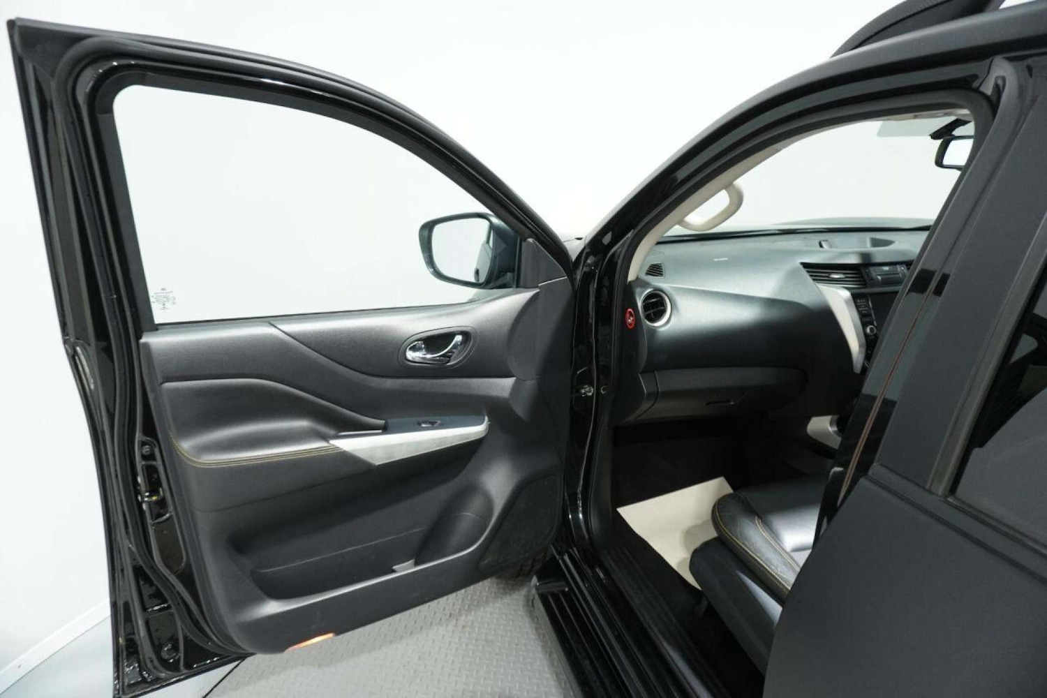 Used Nissan Navara 2020 for sale - 77101104: Photo 33