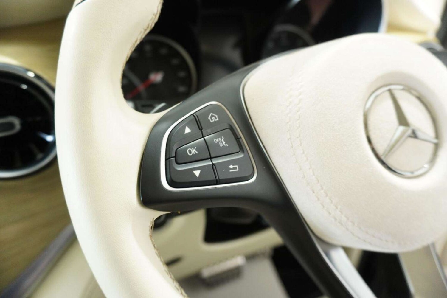 Used Mercedes-Benz V-Class 2022 for sale - 77715621: Photo 40