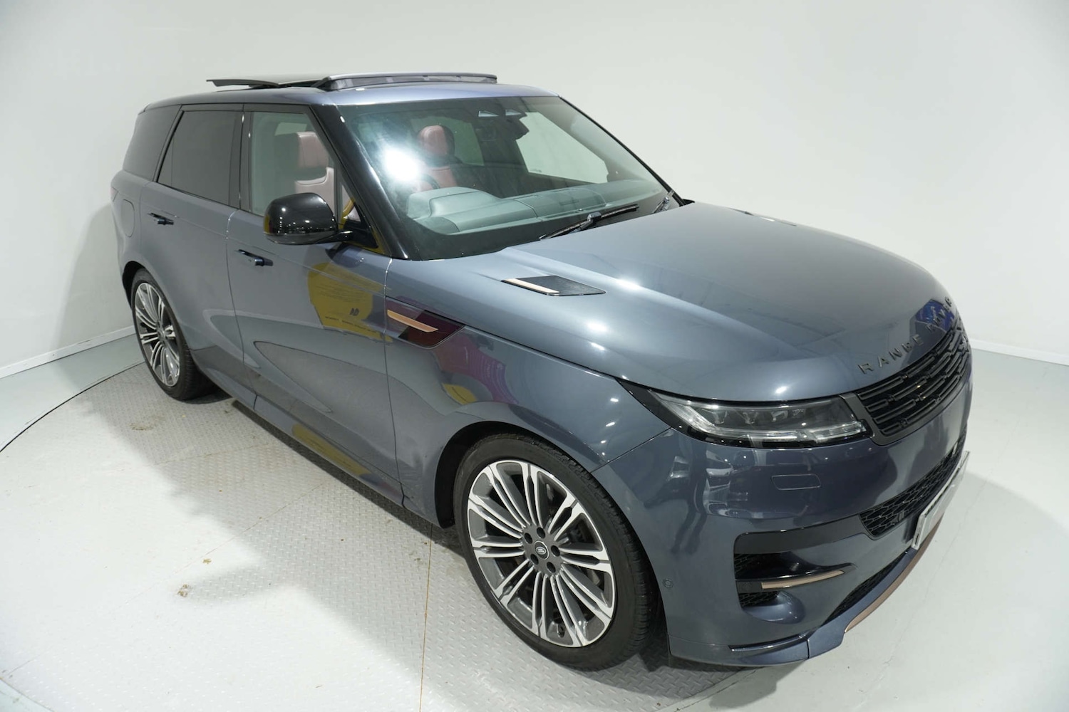 Used Land Rover Range Rover Sport 2023 for sale - 77105784: Photo 1