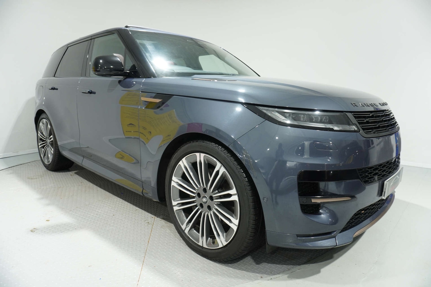 Used Land Rover Range Rover Sport 2023 for sale - 77105784: Photo 2