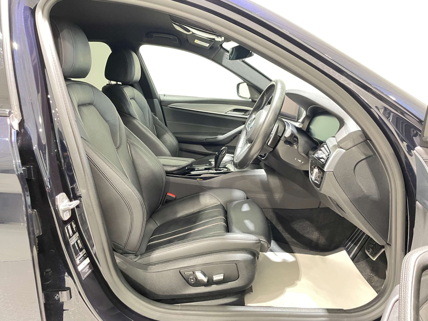 Used BMW 5 Series 2019 for sale - 77583940: Photo 12