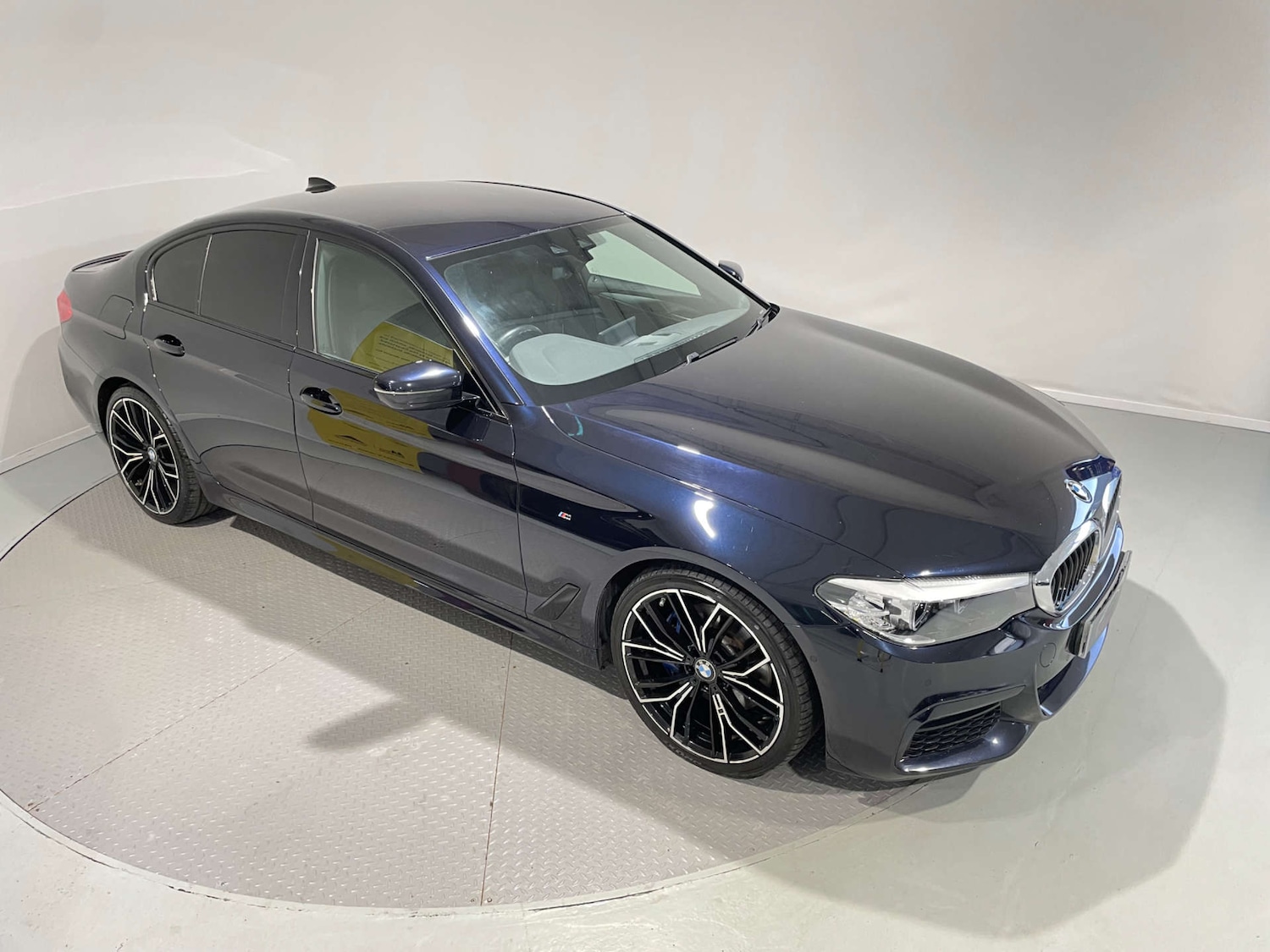 Used BMW 5 Series 2019 for sale - 77583940: Photo 2