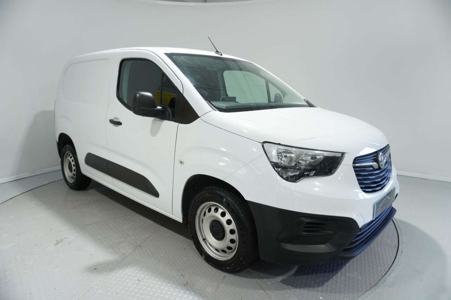 Used Vauxhall Combo 2022 for sale - 77080233: Photo 2