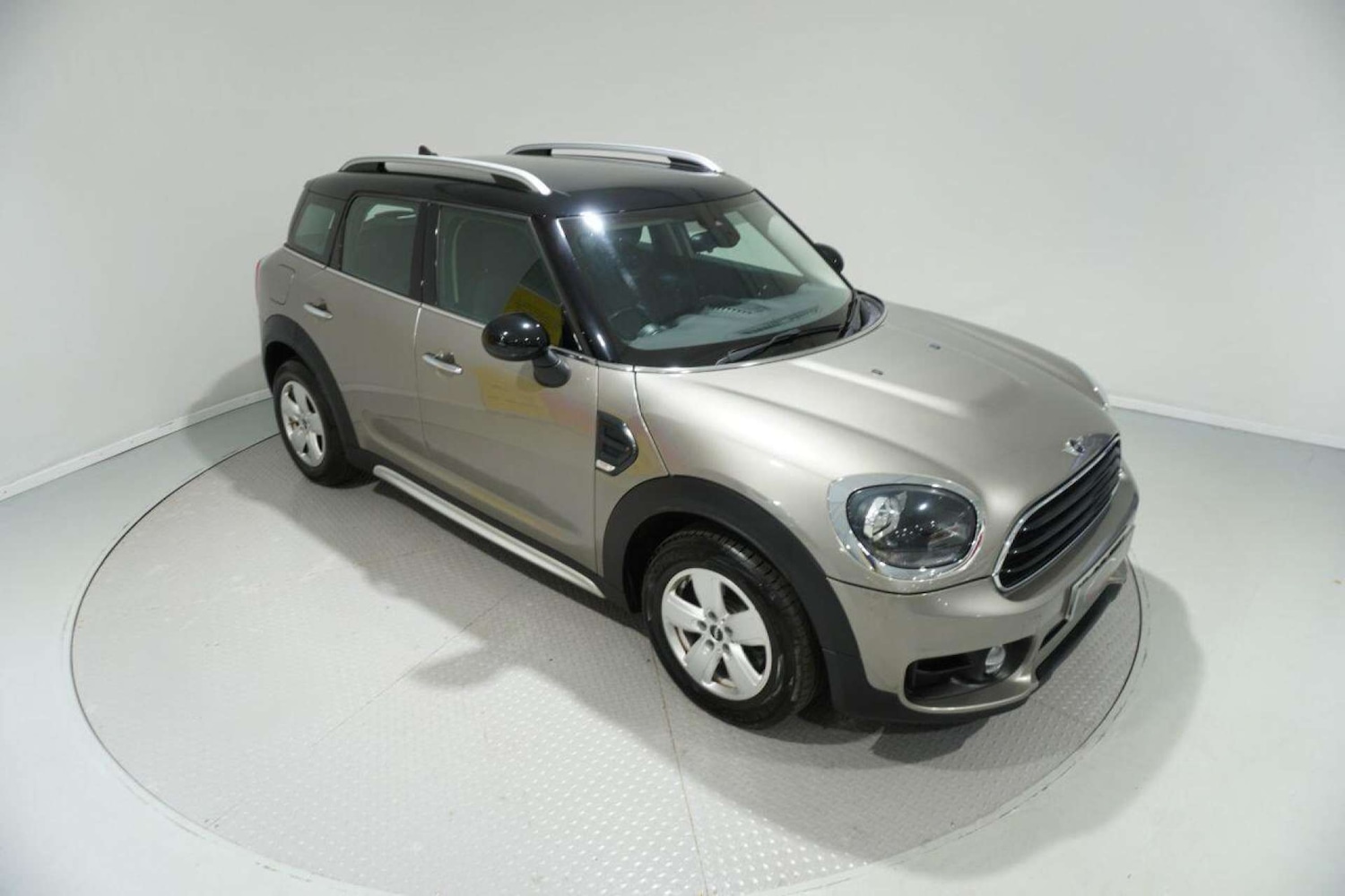 Used MINI Countryman 2017 for sale - 77061676: Photo 2