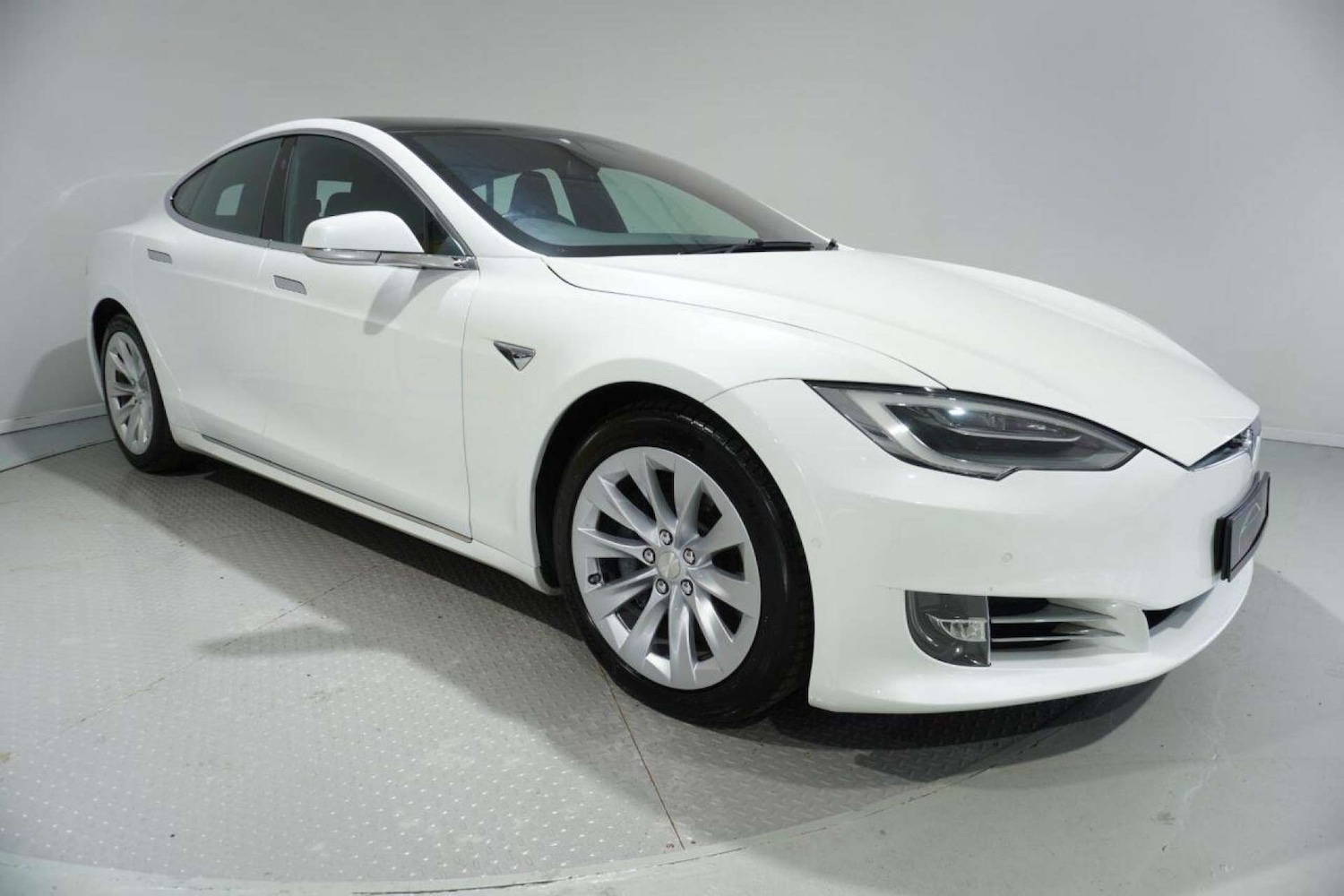 Used Tesla Model S 2020 for sale - 77061657: Photo 2