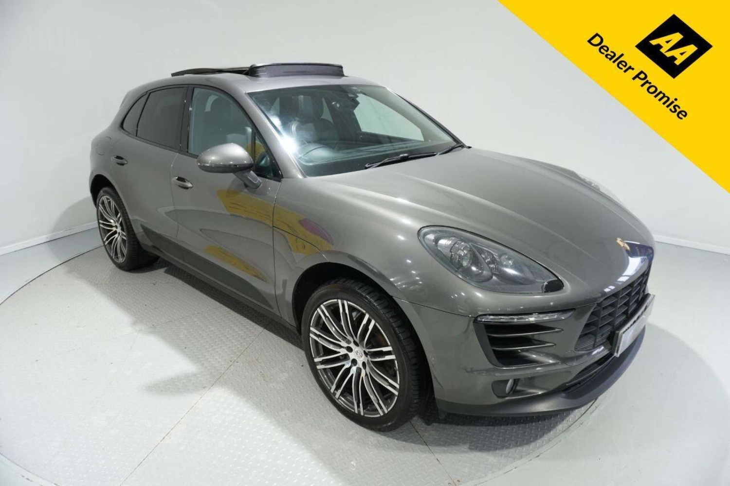 Used Porsche Macan 2015 for sale - 77061678: Photo 1