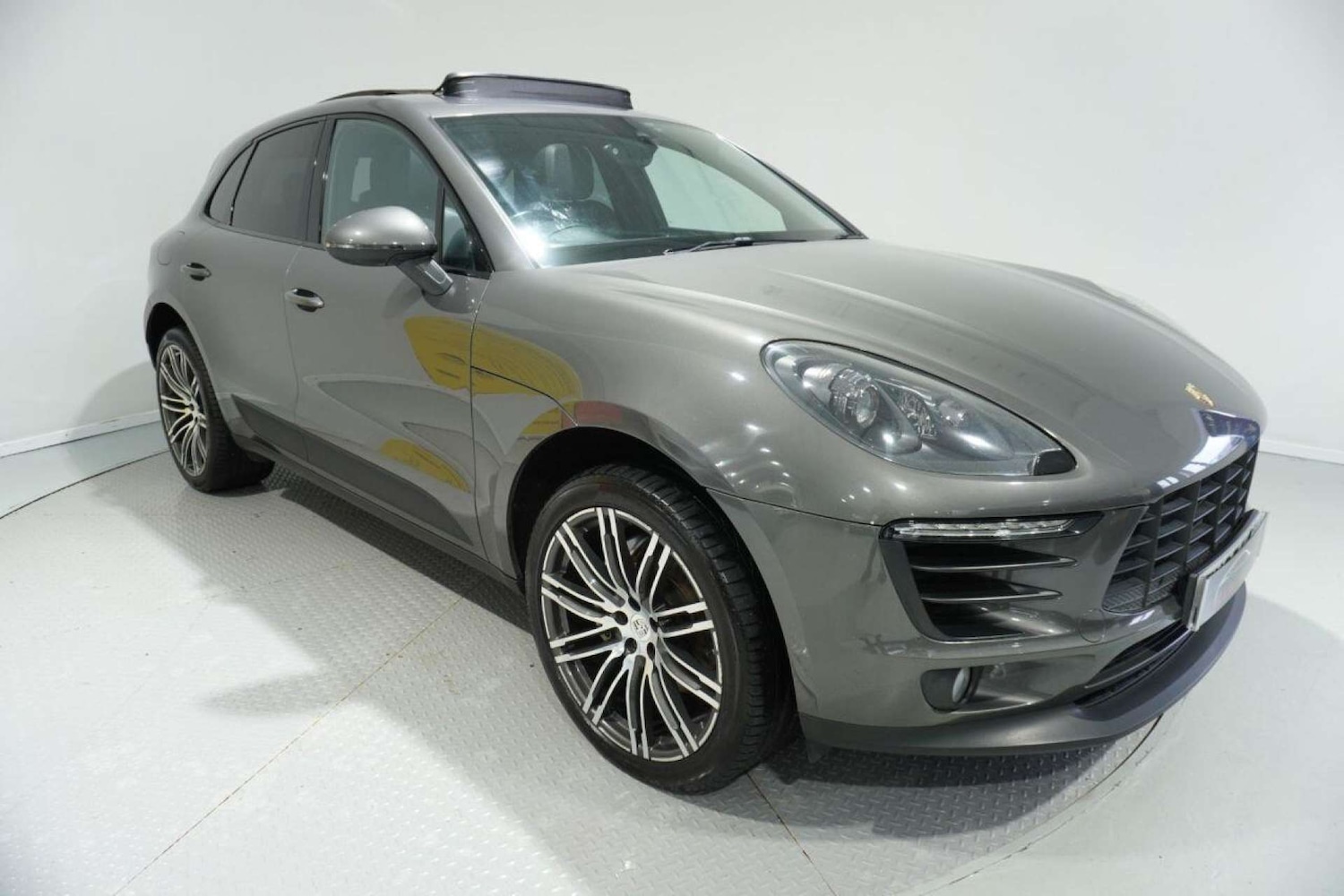 Used Porsche Macan 2015 for sale - 77061678: Photo 2