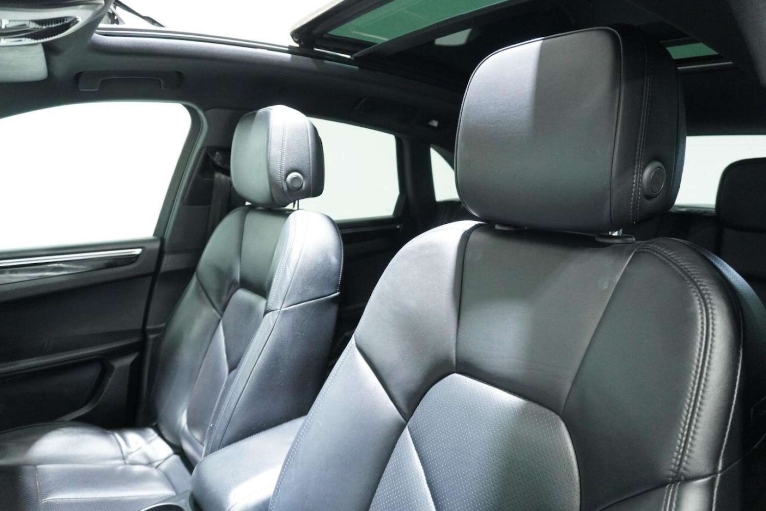 Used Porsche Macan 2015 for sale - 77061678: Photo 53