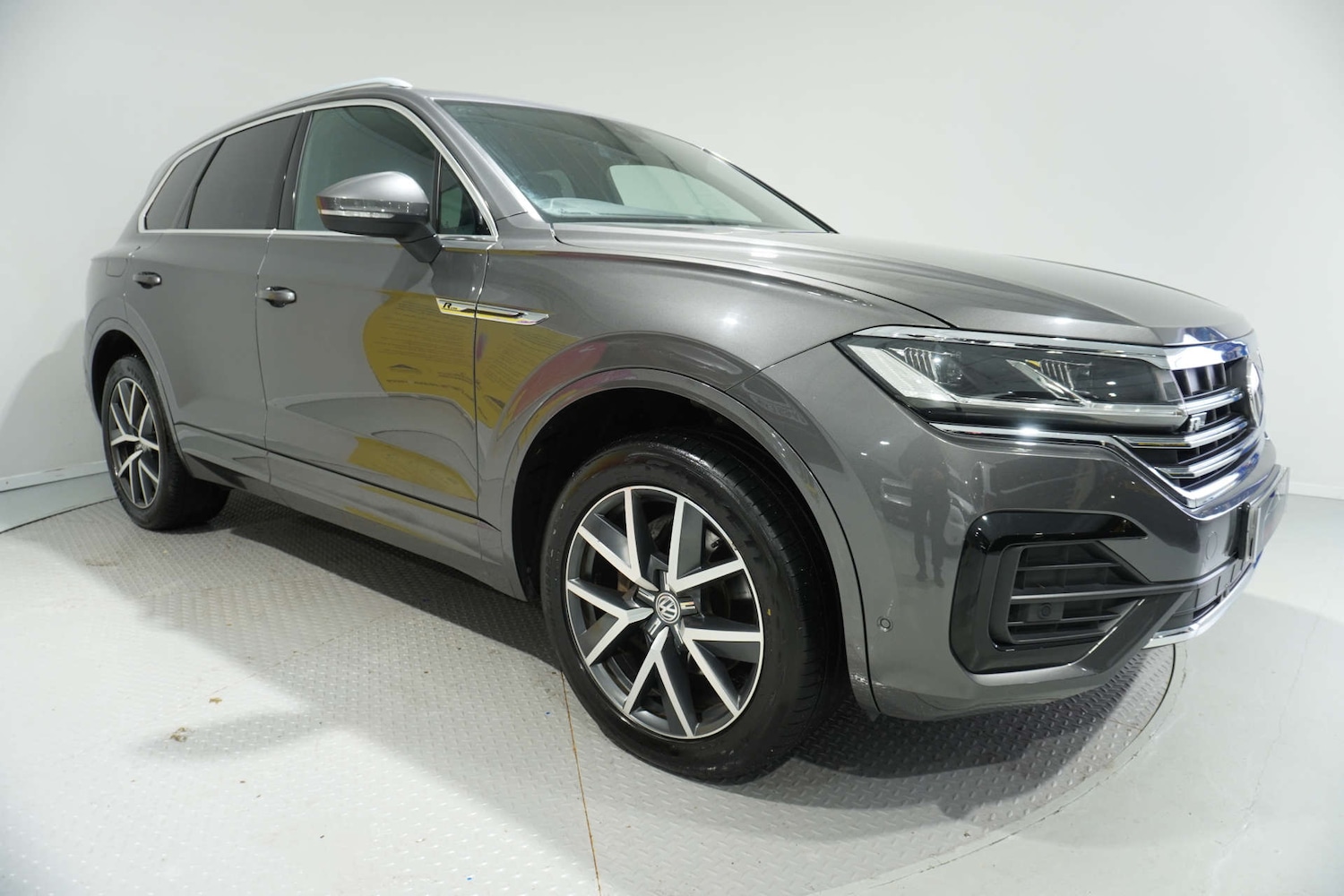 Used Volkswagen Touareg 2018 for sale - 77105782: Photo 2