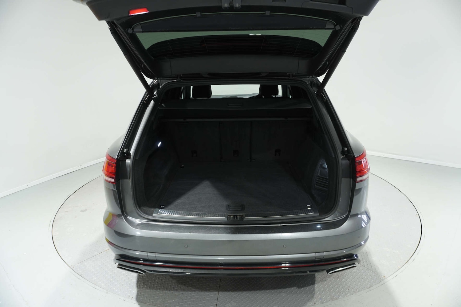 Used Volkswagen Touareg 2018 for sale - 77105782: Photo 22