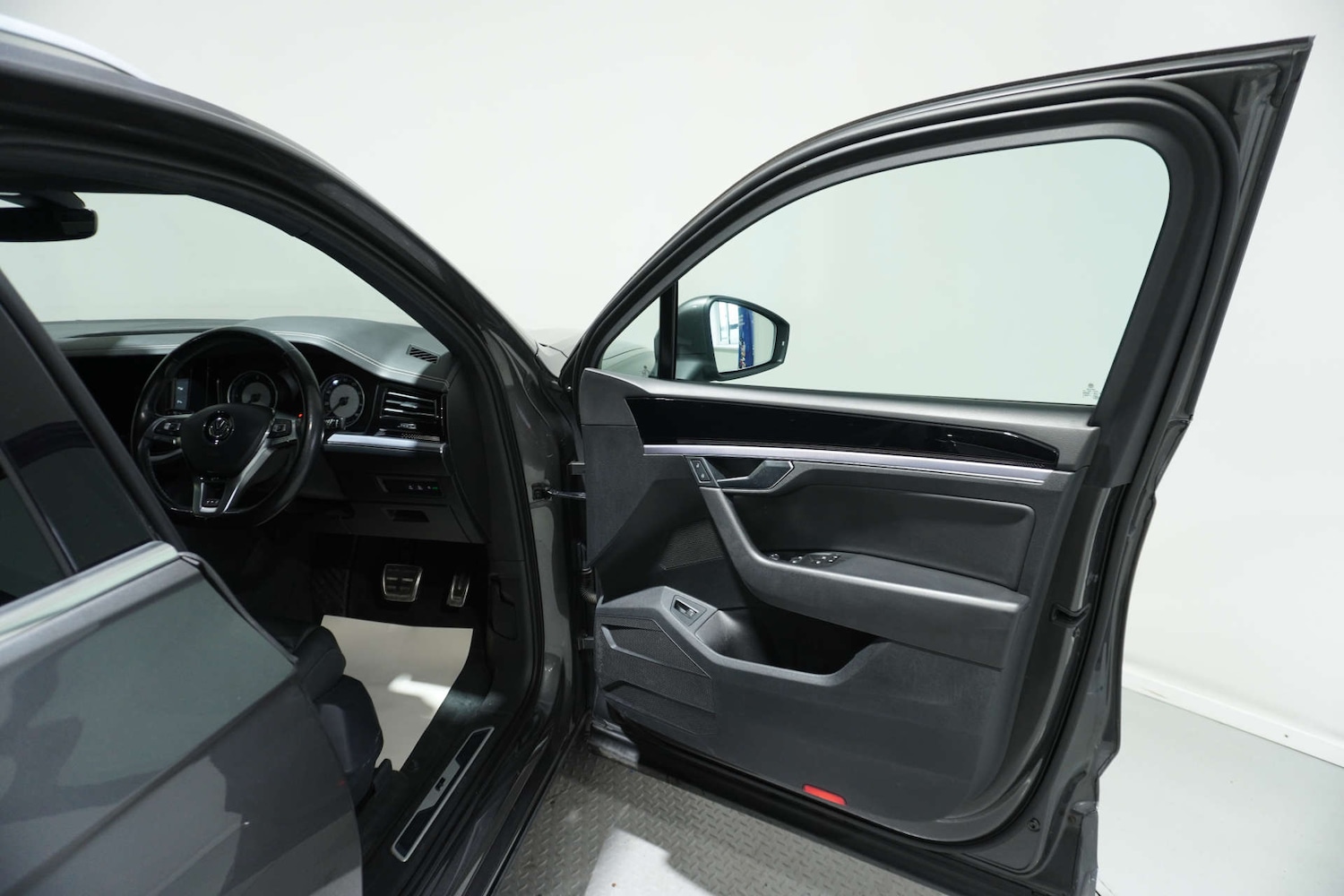 Used Volkswagen Touareg 2018 for sale - 77105782: Photo 29