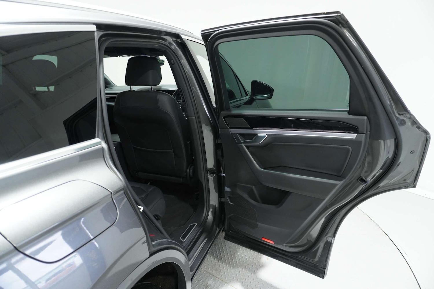 Used Volkswagen Touareg 2018 for sale - 77105782: Photo 30