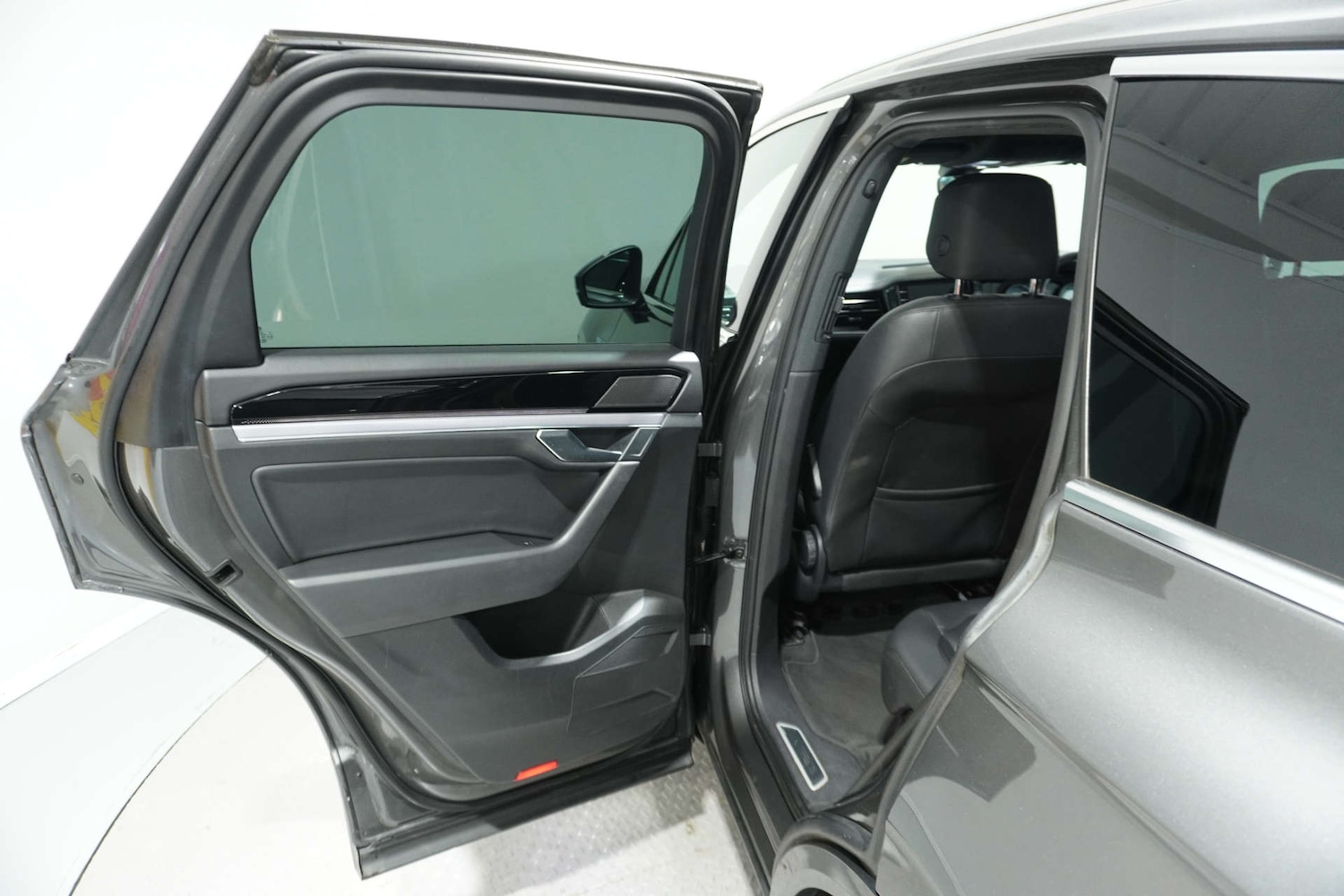 Used Volkswagen Touareg 2018 for sale - 77105782: Photo 32