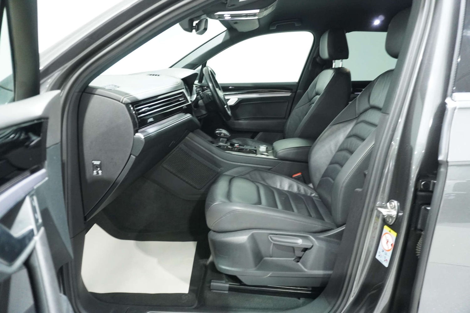 Used Volkswagen Touareg 2018 for sale - 77105782: Photo 47