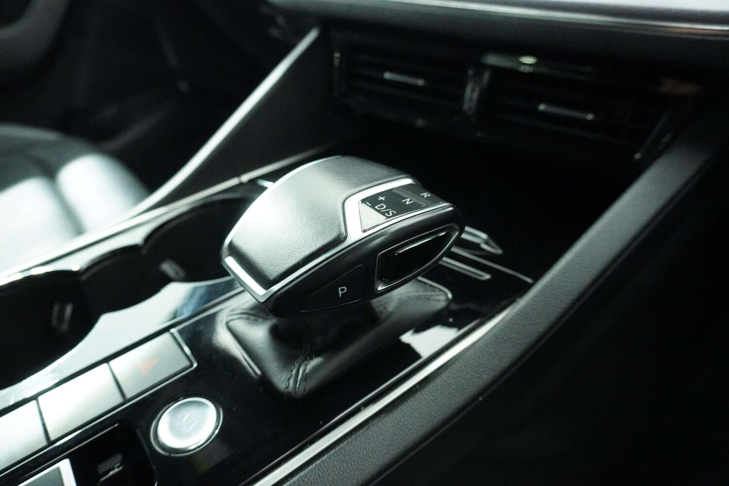 Used Volkswagen Touareg 2018 for sale - 77105782: Photo 72