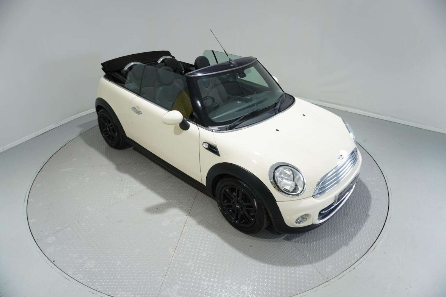 Used MINI Convertible 2014 for sale - 77061671: Photo 10
