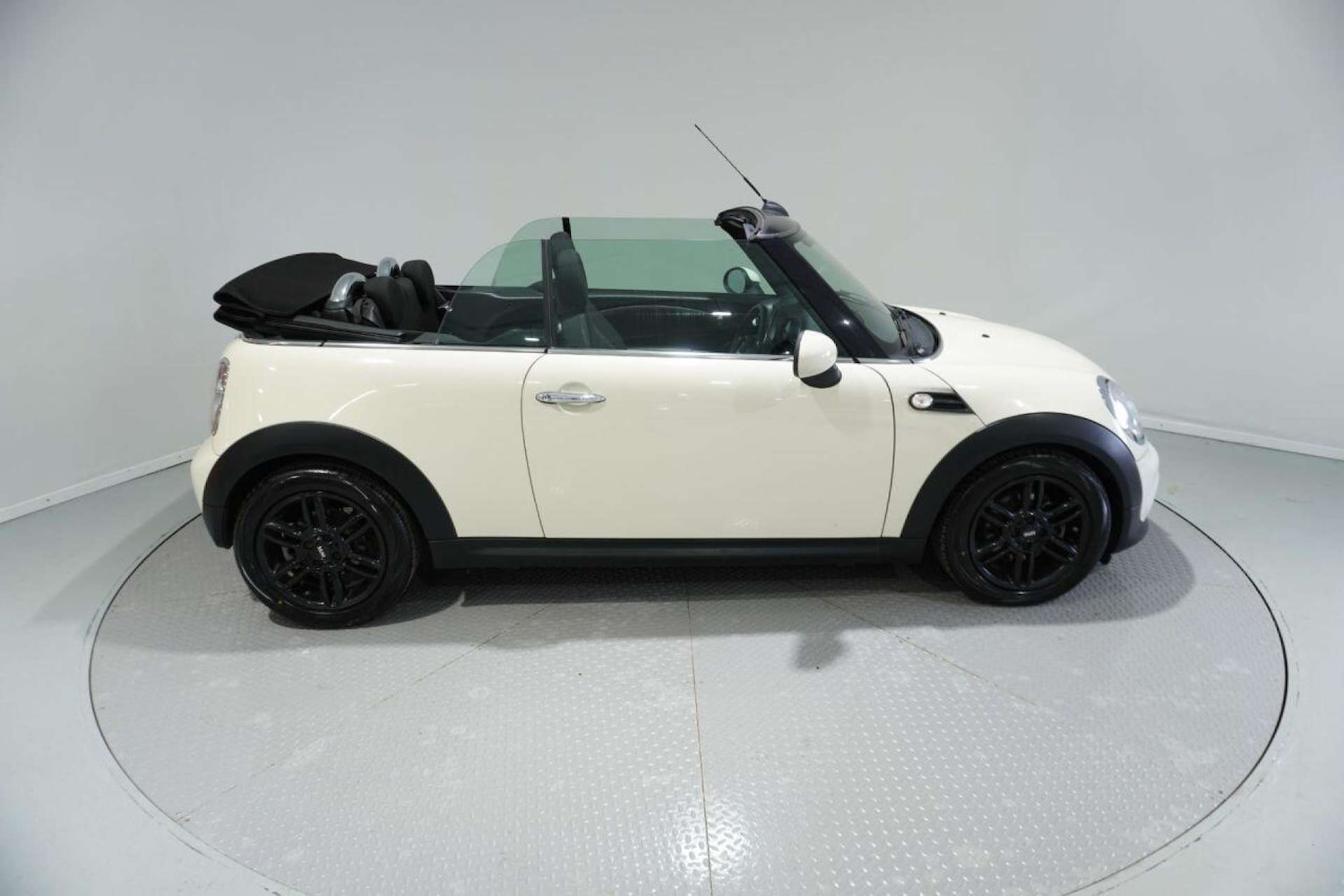 Used MINI Convertible 2014 for sale - 77061671: Photo 12