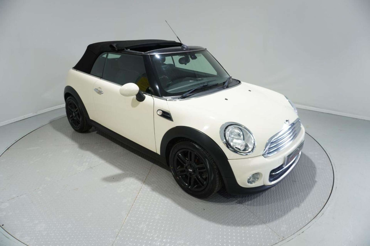 Used MINI Convertible 2014 for sale - 77061671: Photo 13