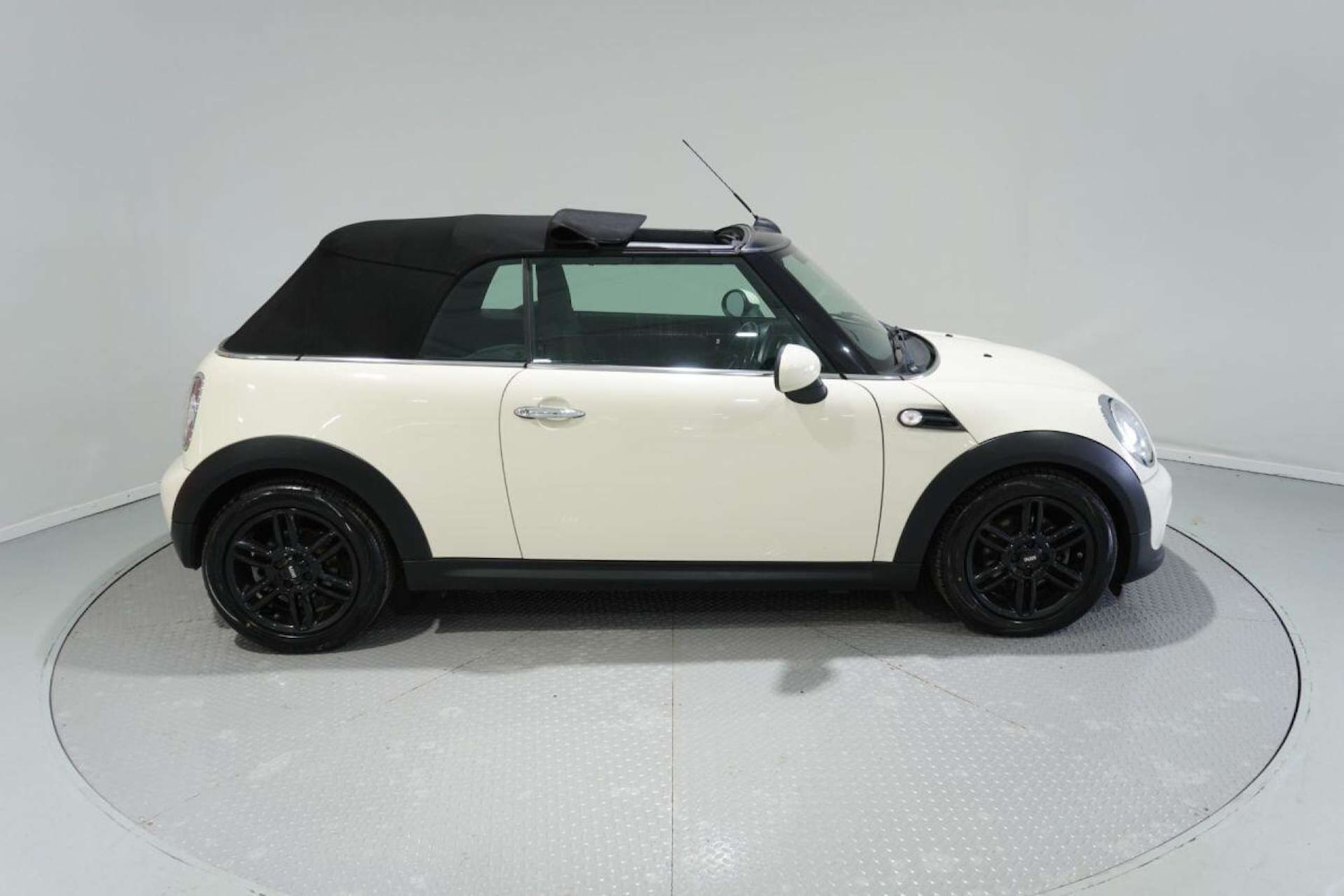 Used MINI Convertible 2014 for sale - 77061671: Photo 18