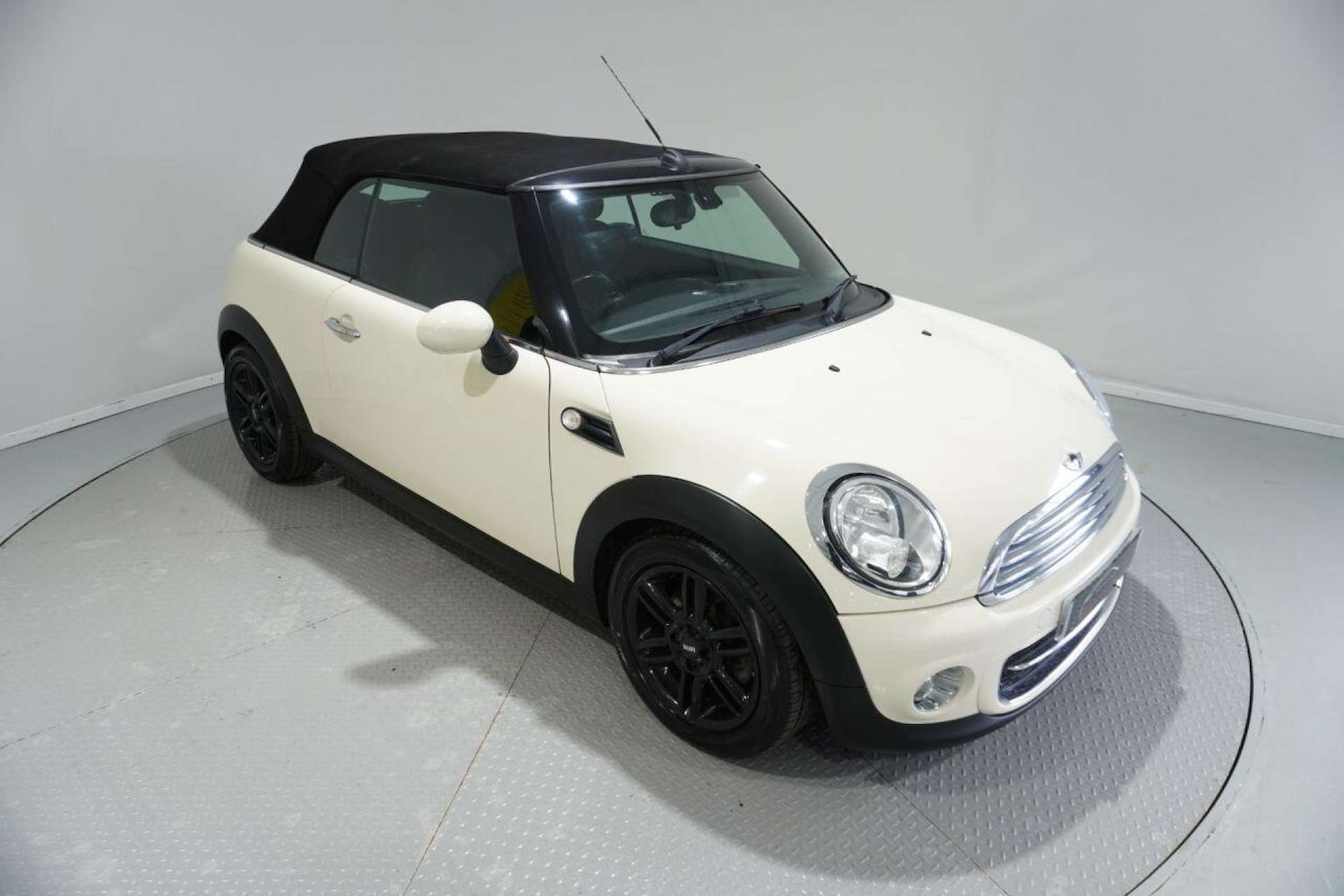 Used MINI Convertible 2014 for sale - 77061671: Photo 2
