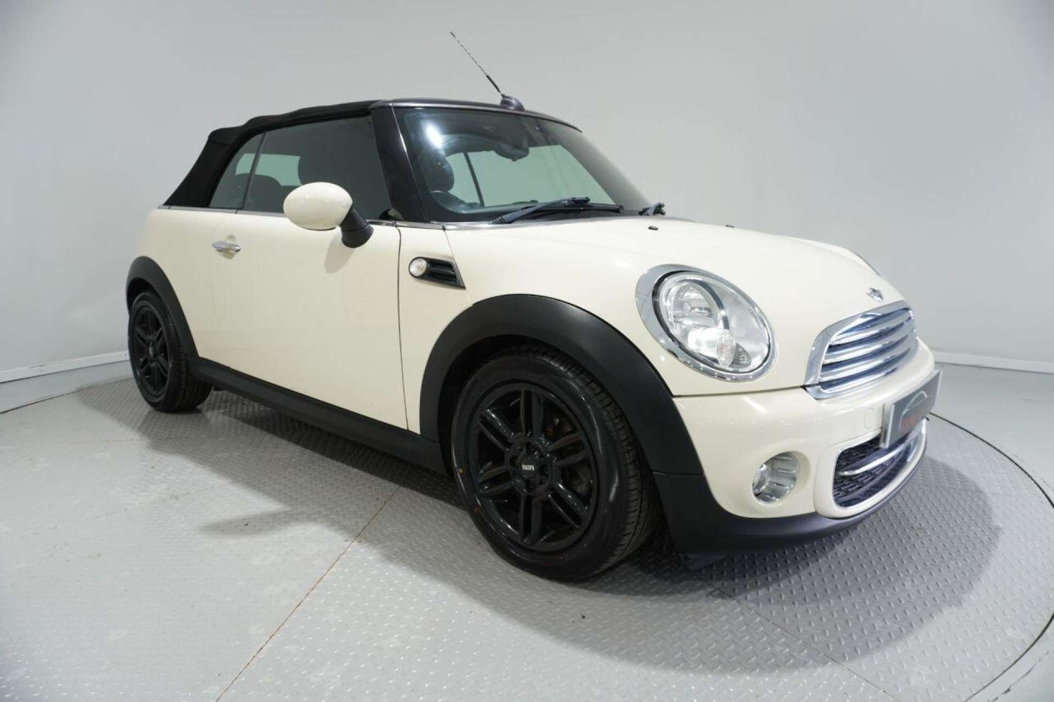 Used MINI Convertible 2014 for sale - 77061671: Photo 3