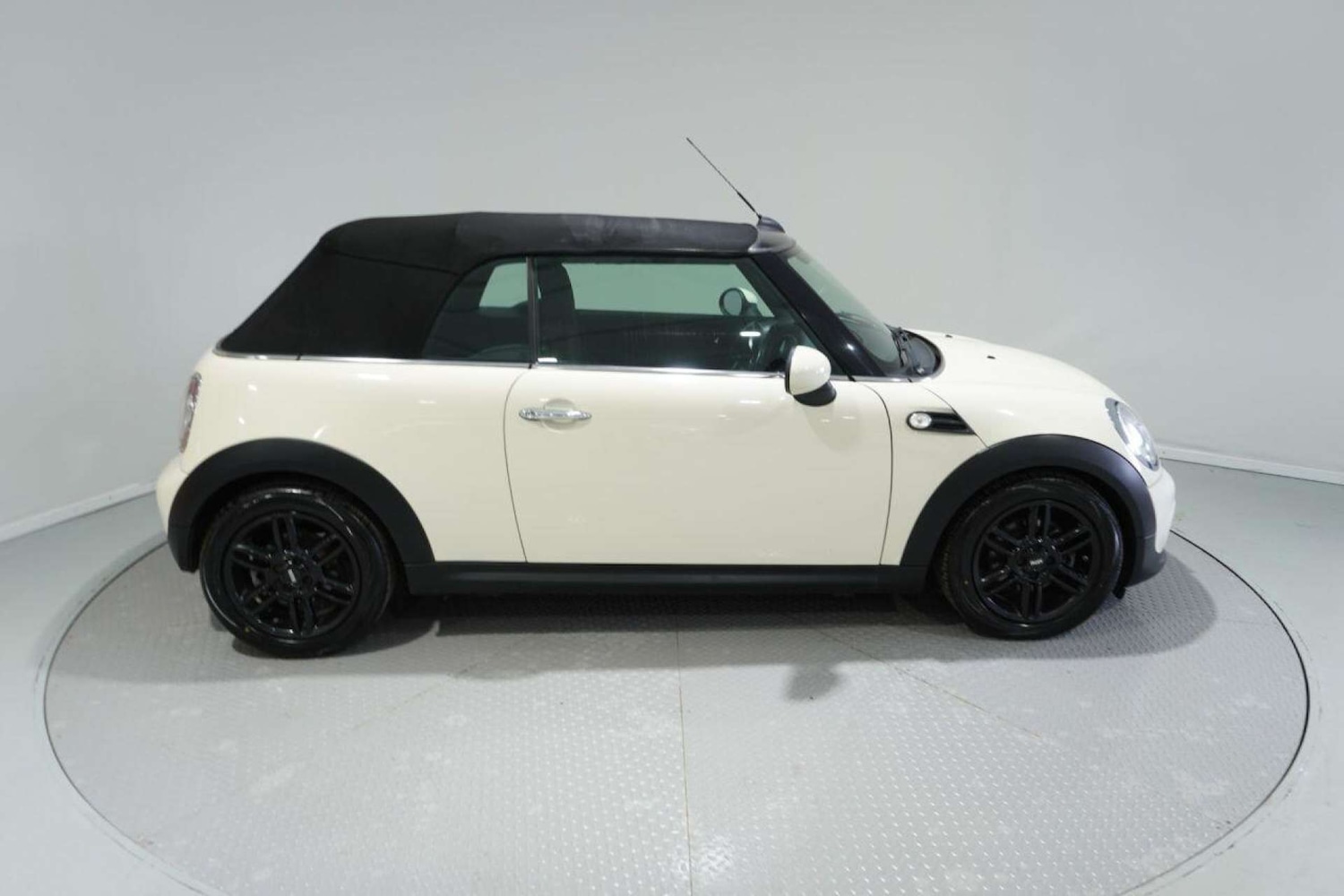 Used MINI Convertible 2014 for sale - 77061671: Photo 8
