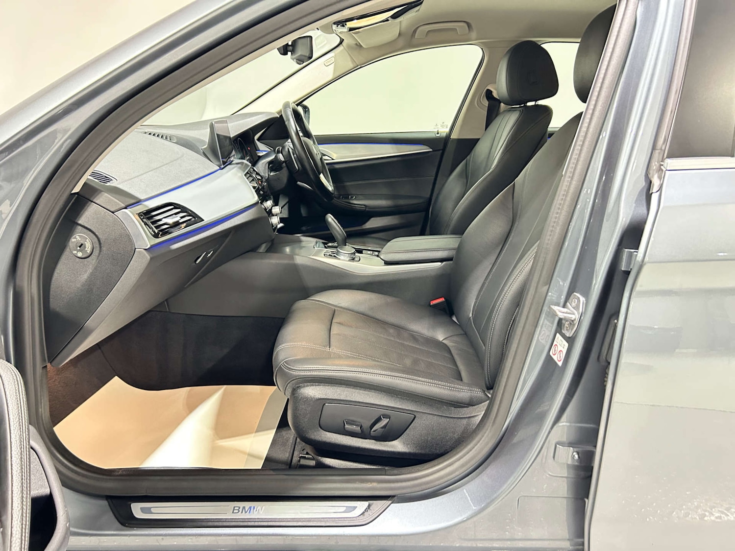 Used BMW 5 Series 2018 for sale - 77200704: Photo 46