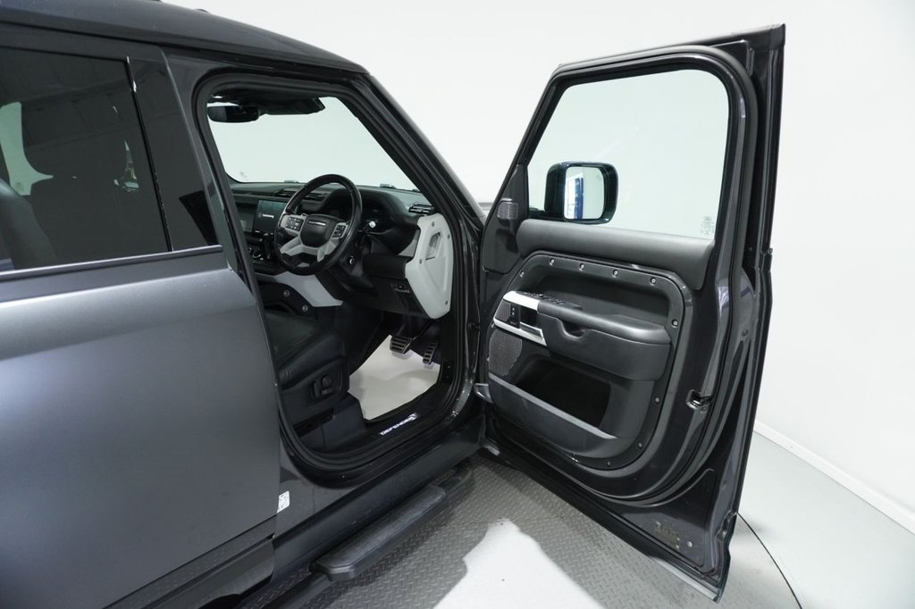 Used Land Rover Defender 2022 for sale - 76820324: Photo 30