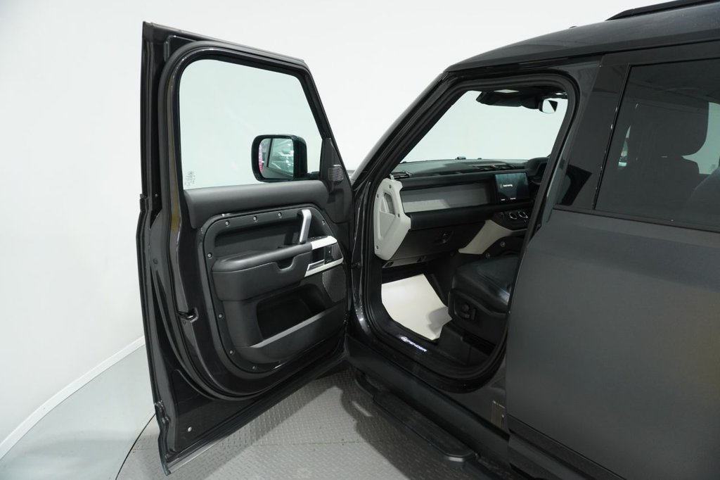 Used Land Rover Defender 2022 for sale - 76820324: Photo 32