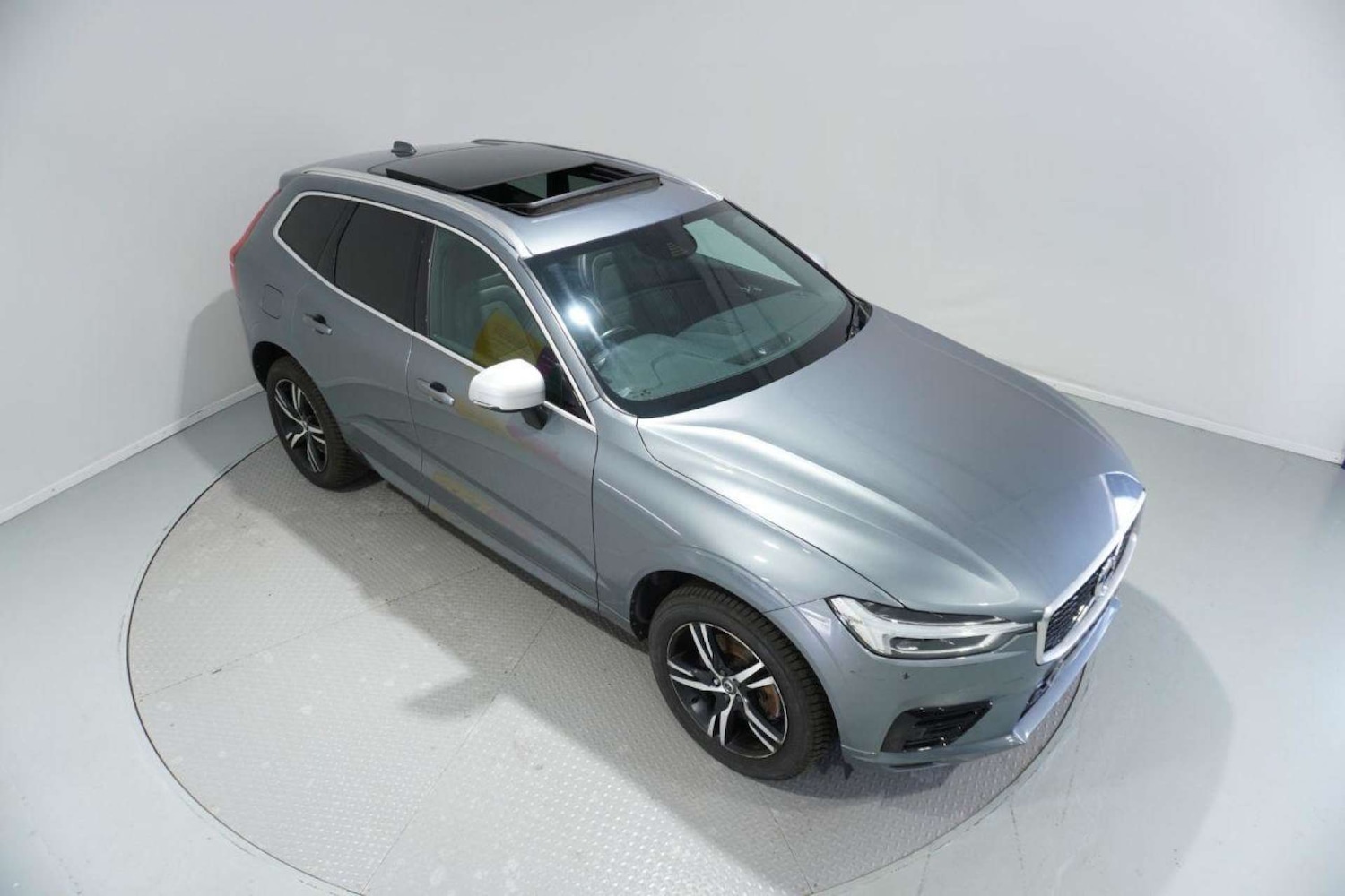 Used Volvo XC60 2018 for sale - 77061687: Photo 3