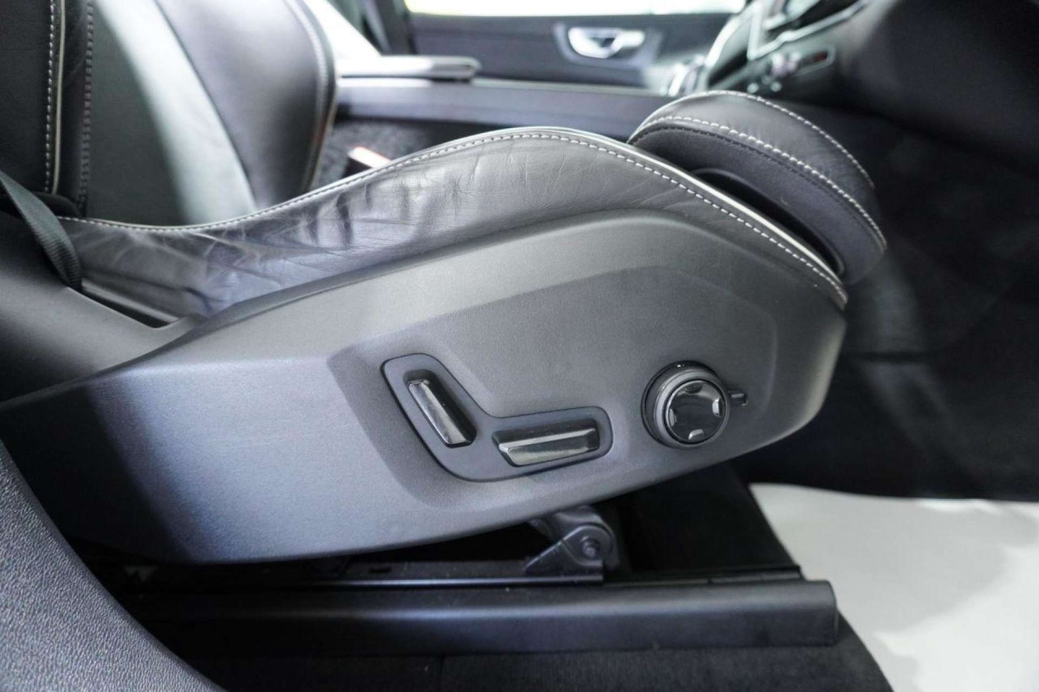 Used Volvo XC60 2018 for sale - 77061687: Photo 38