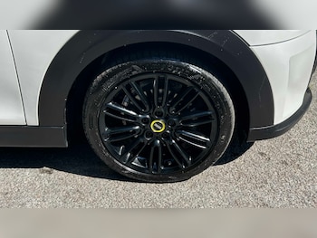 Used MINI Hatch 2023 for sale - 79376997: Photo