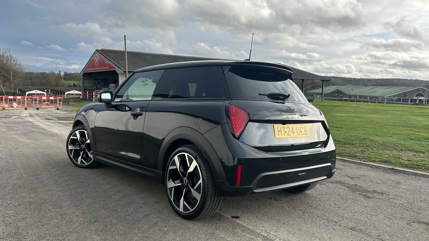 Used MINI Cooper 2024 for sale - 77913600: Photo 3