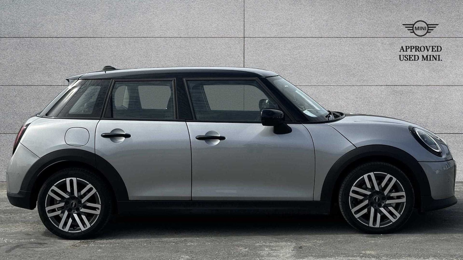 Used MINI Cooper 2025 for sale - 76230285: Photo 2