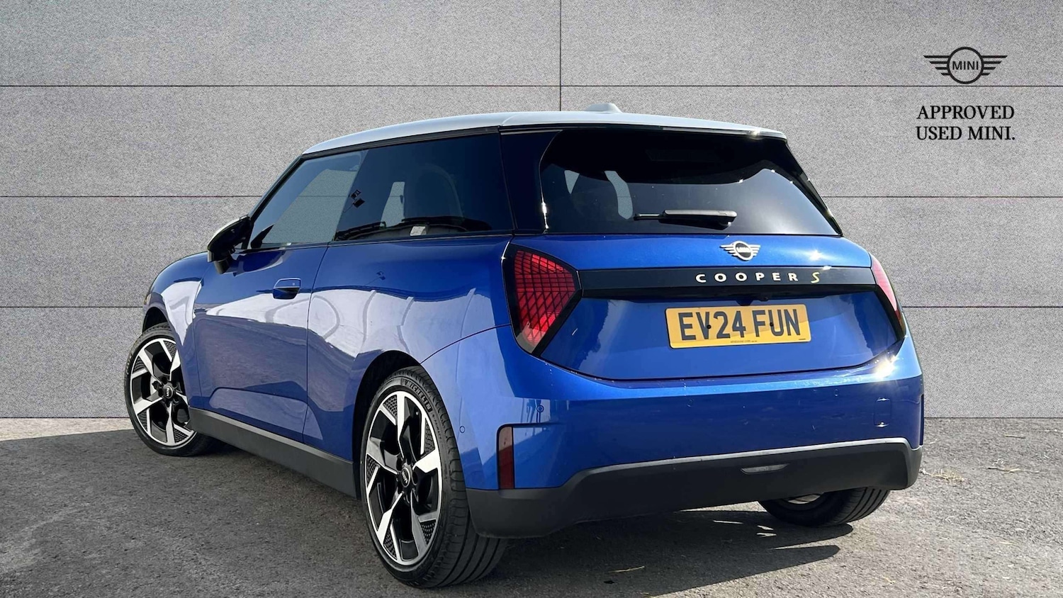 Used MINI Cooper 2024 for sale - 78209184: Photo 2