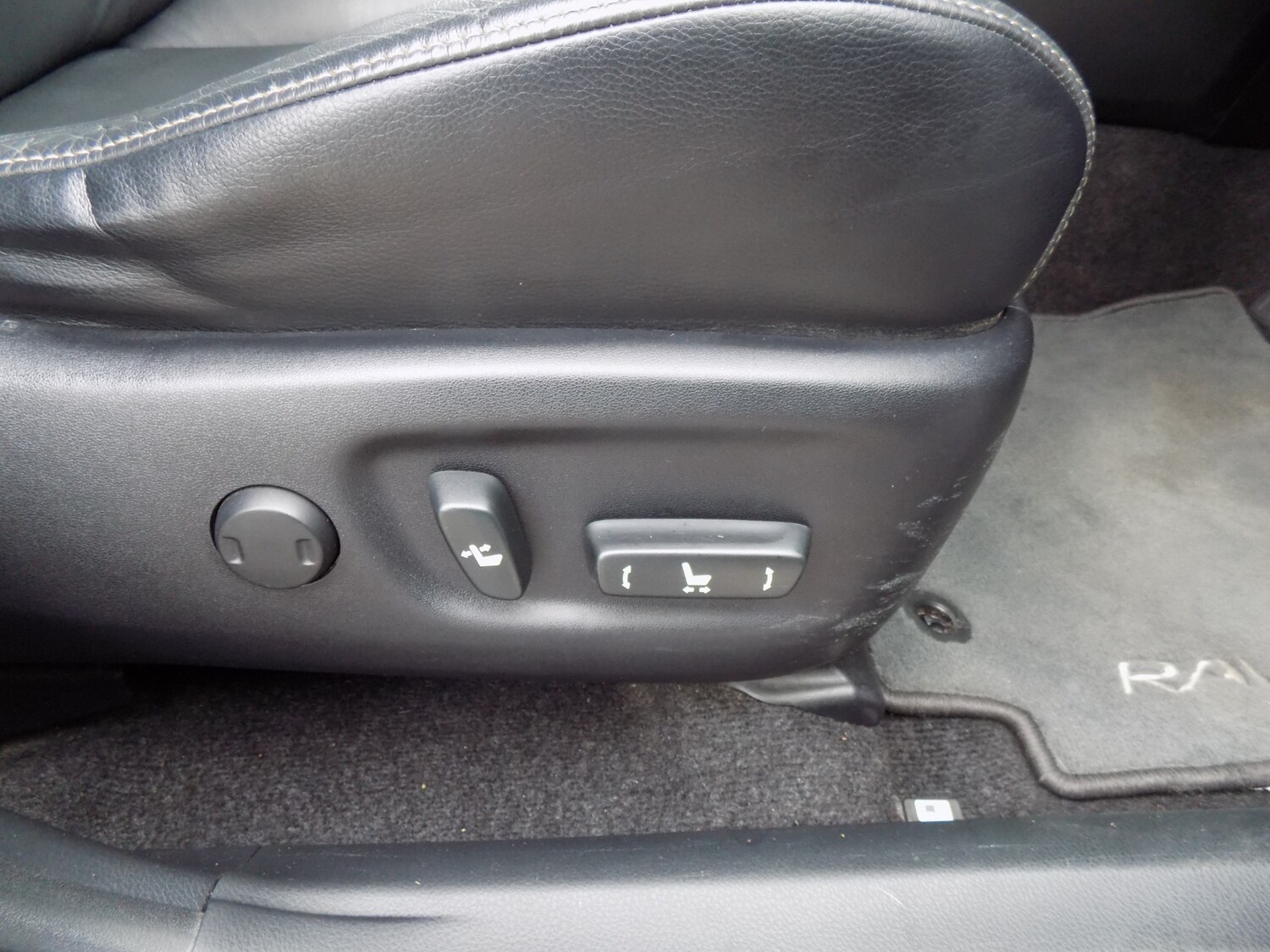 Used Toyota RAV4 2014 for sale - 76274265: Photo 11