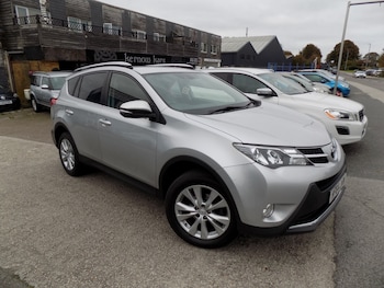 2014 (64) - 2.0 D-4D Invincible 5dr 2WD