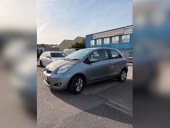 Used Toyota Yaris 2010 for sale - 79625697: Photo