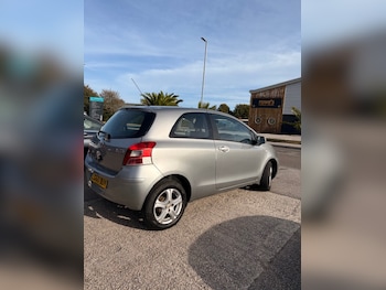 Used Toyota Yaris 2010 for sale - 79625697: Photo