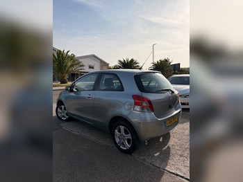 Used Toyota Yaris 2010 for sale - 79625697: Photo