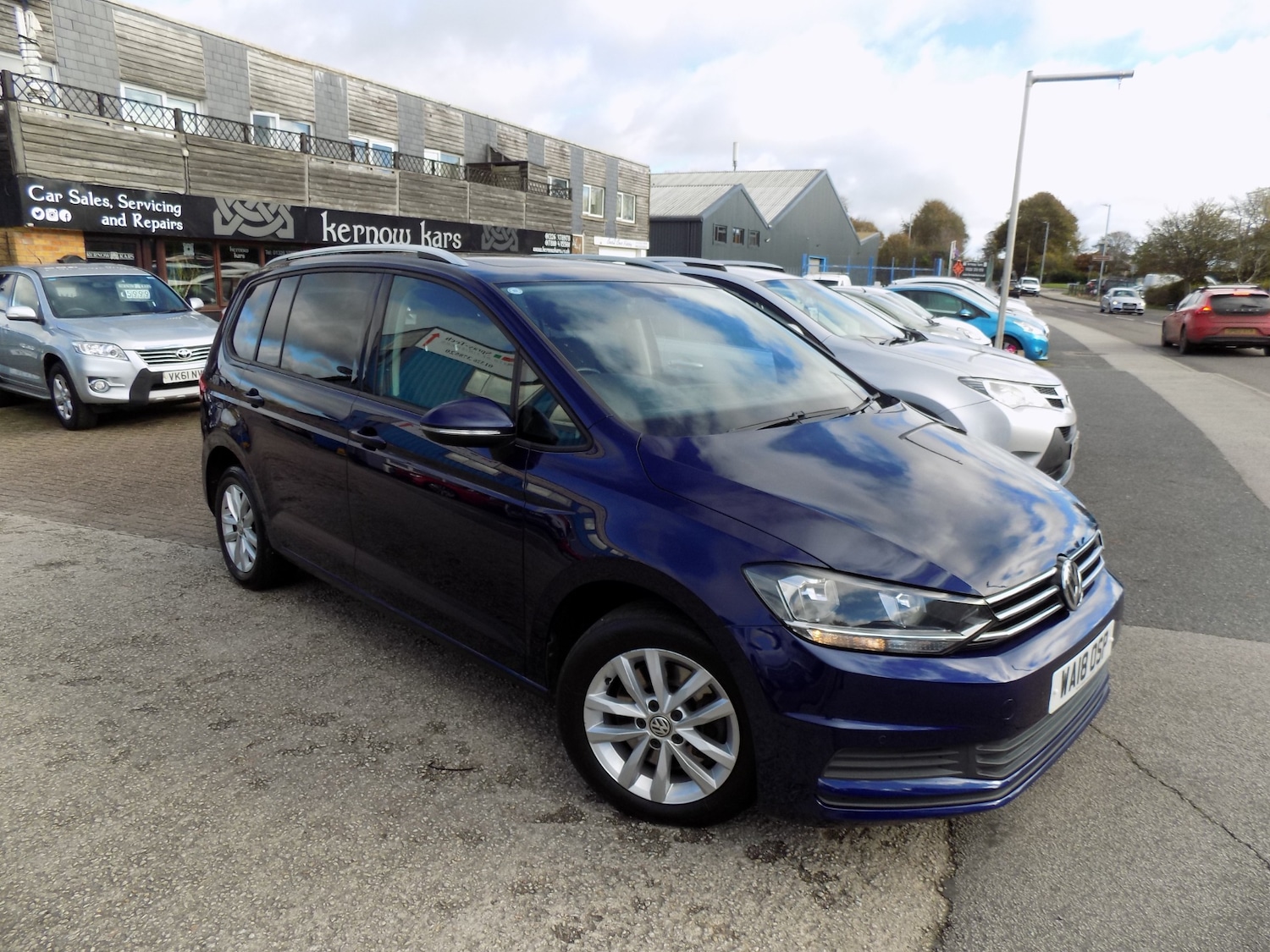 Used Volkswagen Touran 2018 for sale - 76222070: Photo 1