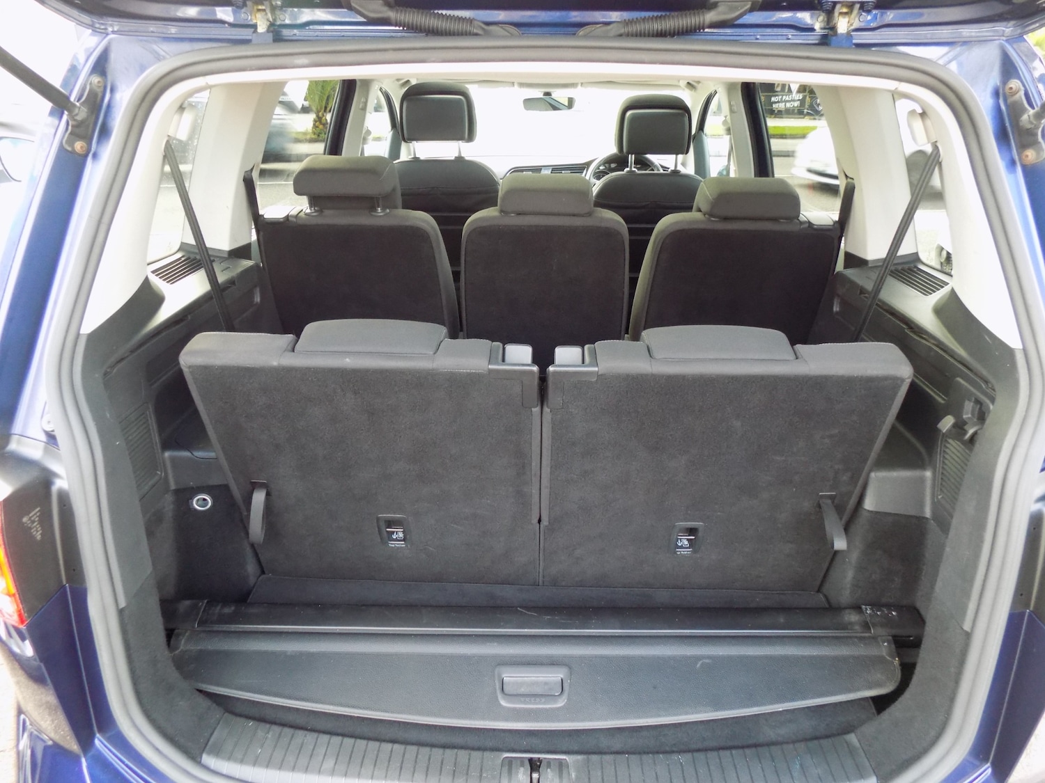 Used Volkswagen Touran 2018 for sale - 76222070: Photo 5