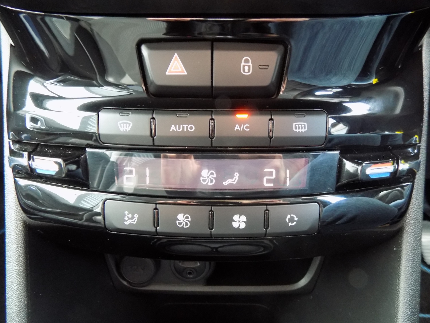 Used Peugeot 2008 2016 for sale - 77845084: Photo 12