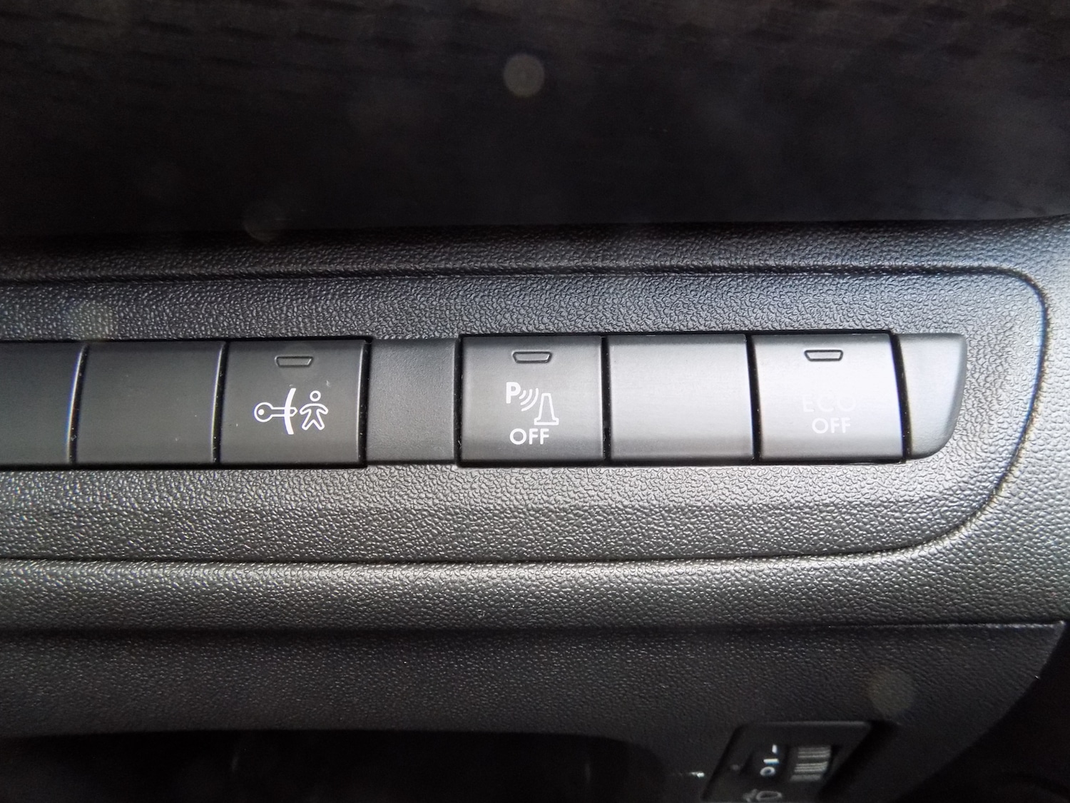 Used Peugeot 2008 2016 for sale - 77845084: Photo 17