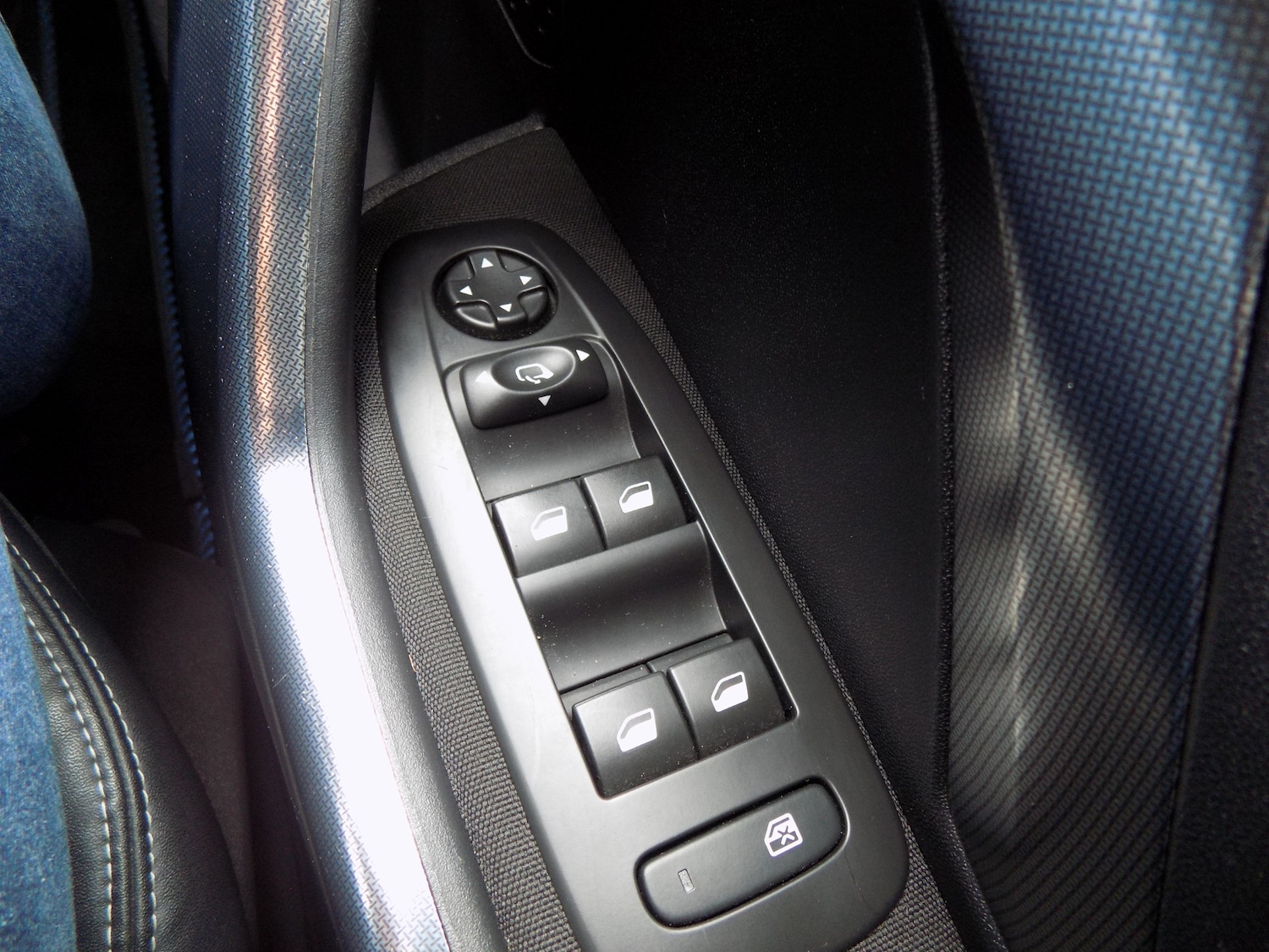 Used Peugeot 2008 2016 for sale - 77845084: Photo 18