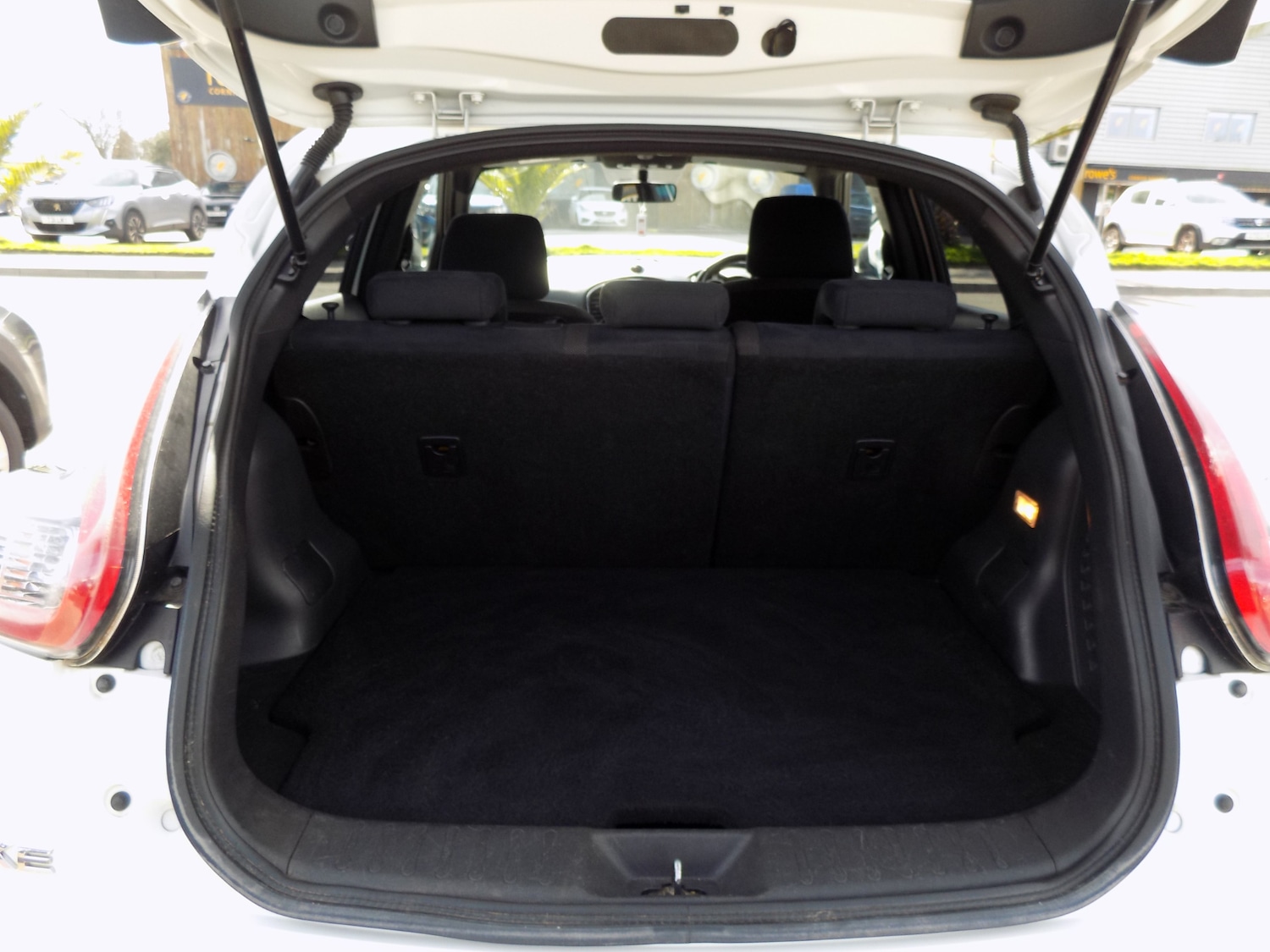 Used Nissan Juke 2015 for sale - 77593075: Photo 5