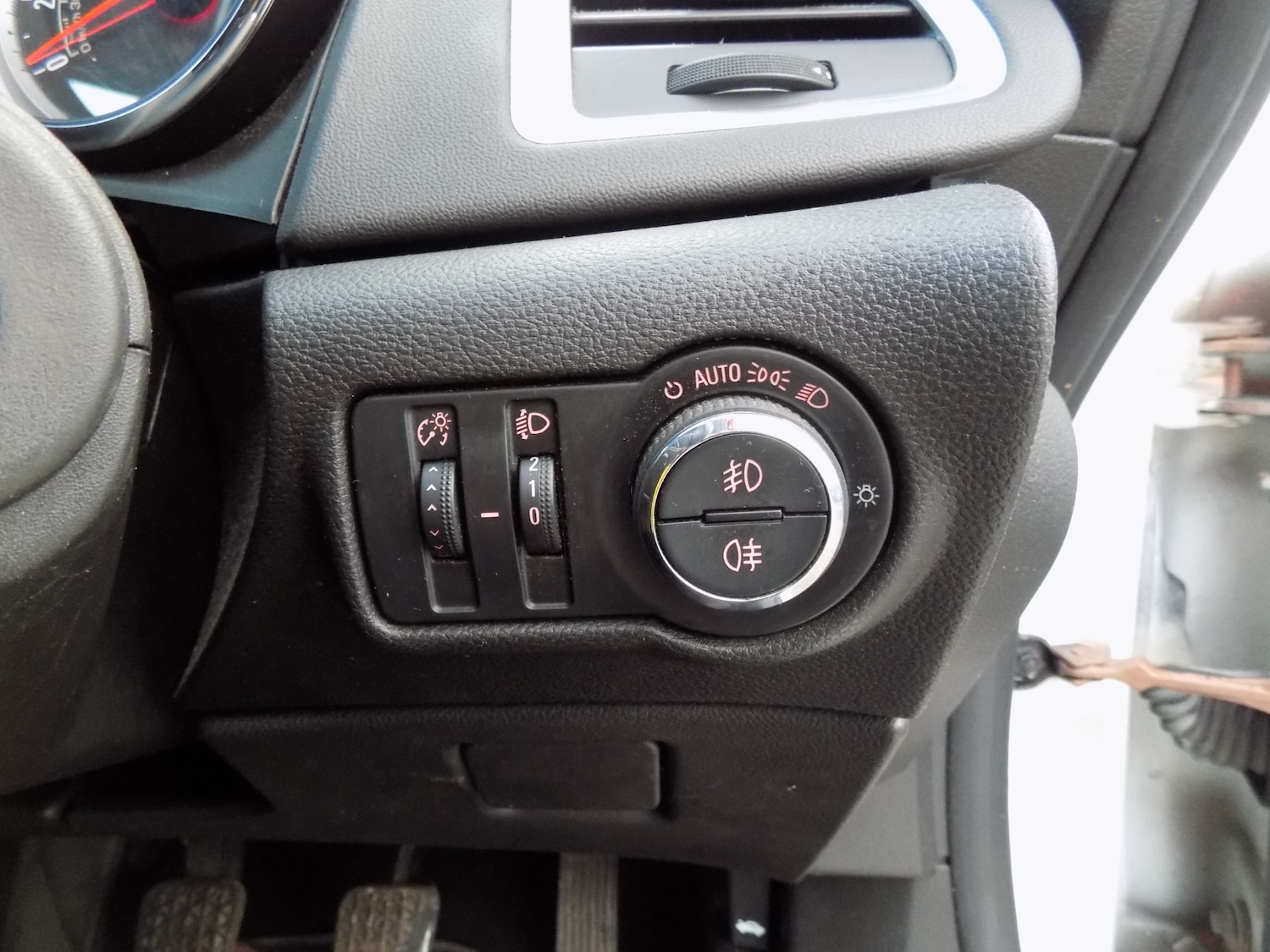 Used Vauxhall Astra 2015 for sale - 77607485: Photo 9