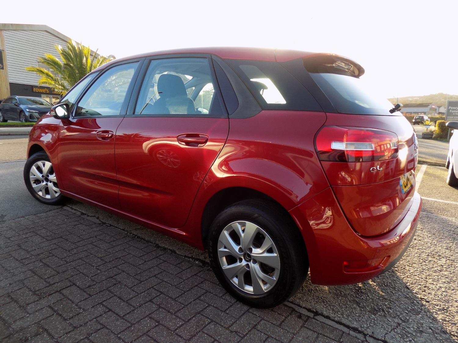 Used Citroen C4 Picasso 2014 for sale - 76450444: Photo 3